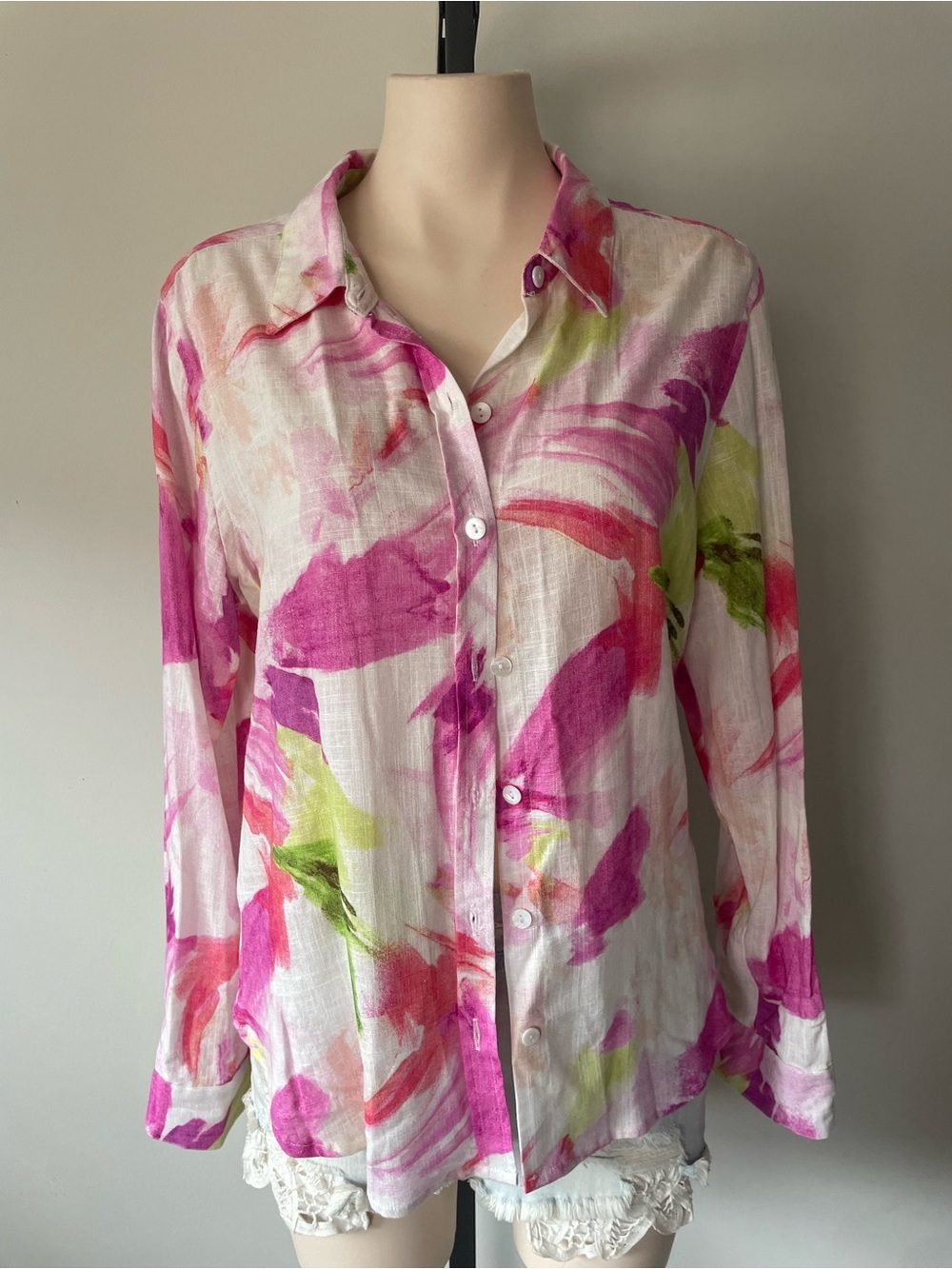 GG Collection Linen Blend Abstract Watercolor Button Down Blouse Medium